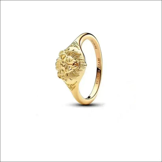 Game of Thrones Lejonring Hear Me Roar - Pandora, gold-plated lion head ring with engraving.