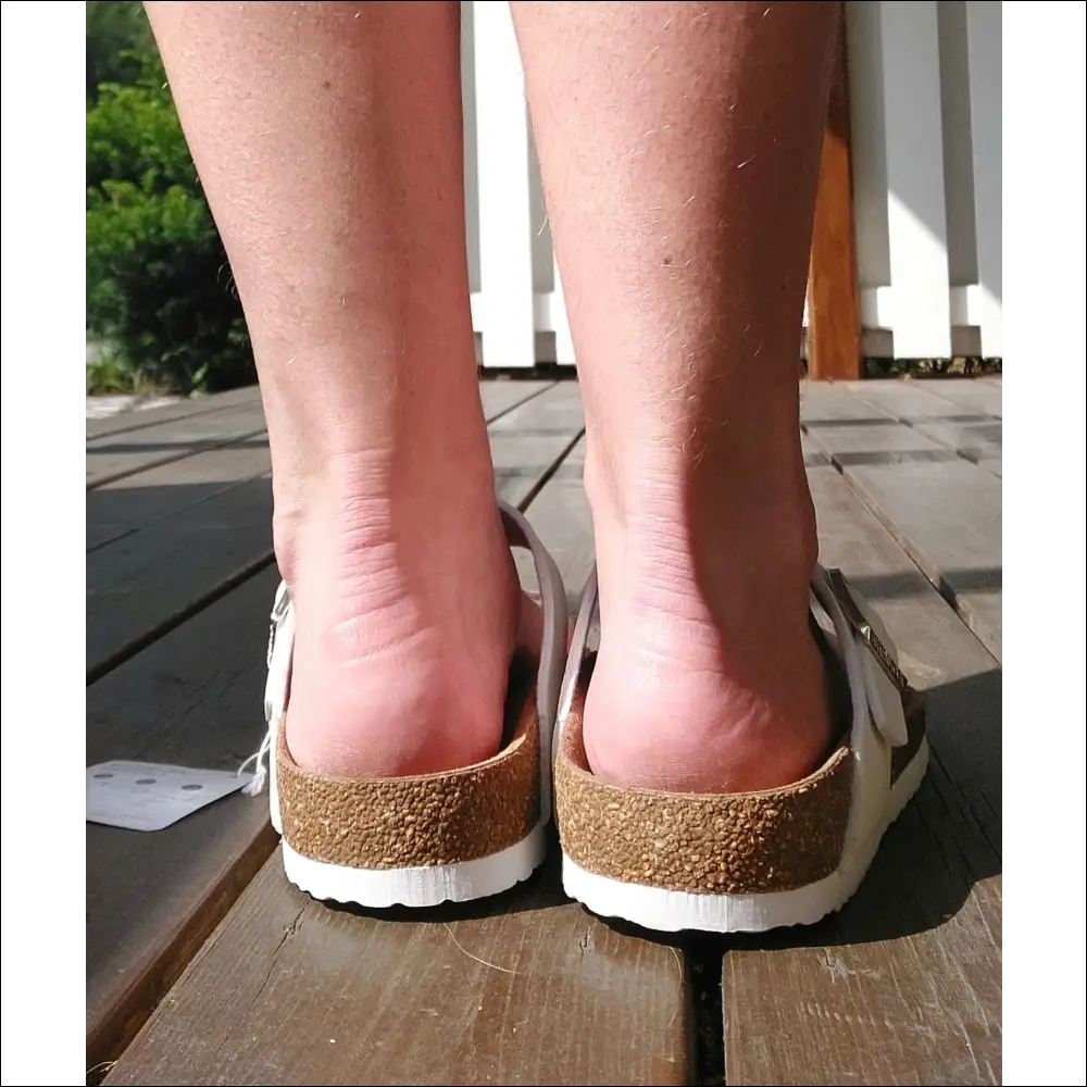 Birkenstock Gizeh White - vita sandaler med ergonomisk korksula - Sandaler