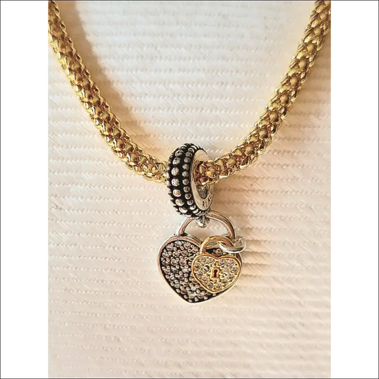 Sällsynt Pandora Love Locks Charm – Två hjärtformade lås i silver & guld 10 Hängsmycke