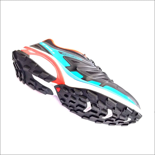 Salomon XT-Wings sneakers med svart 3D-mesh och teknisk design för terränglöpning.