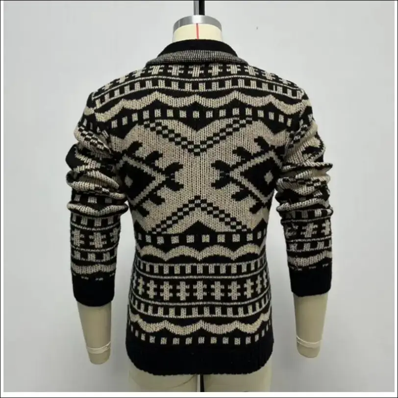 Stickad Herr Cardigan i Nordisk Stil med Polokrage