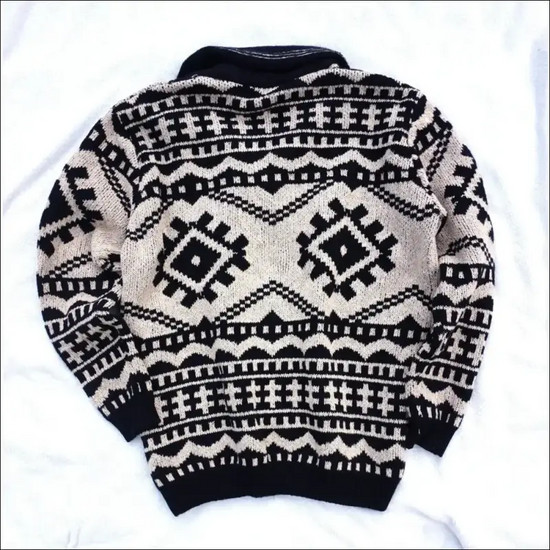 Stickad Herr Cardigan i Nordisk Stil med Polokrage