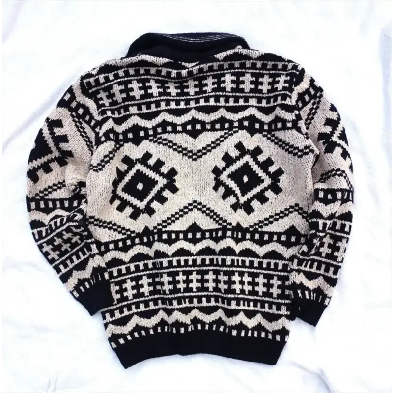 Stickad Herr Cardigan i Nordisk Stil med Polokrage