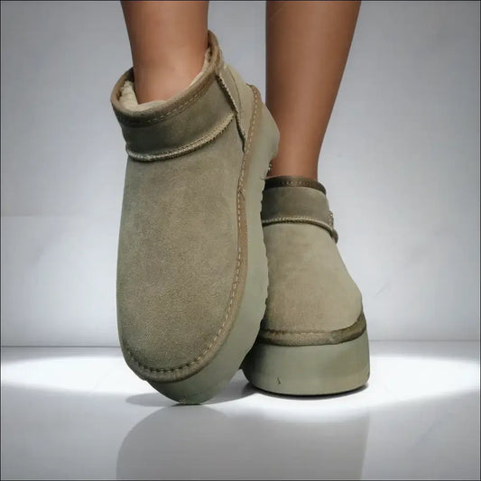 UGG Classic Ultra Mini Plattform Antelope stövletter i brun mocka med plattformssula och fluffigt UGGplush-foder