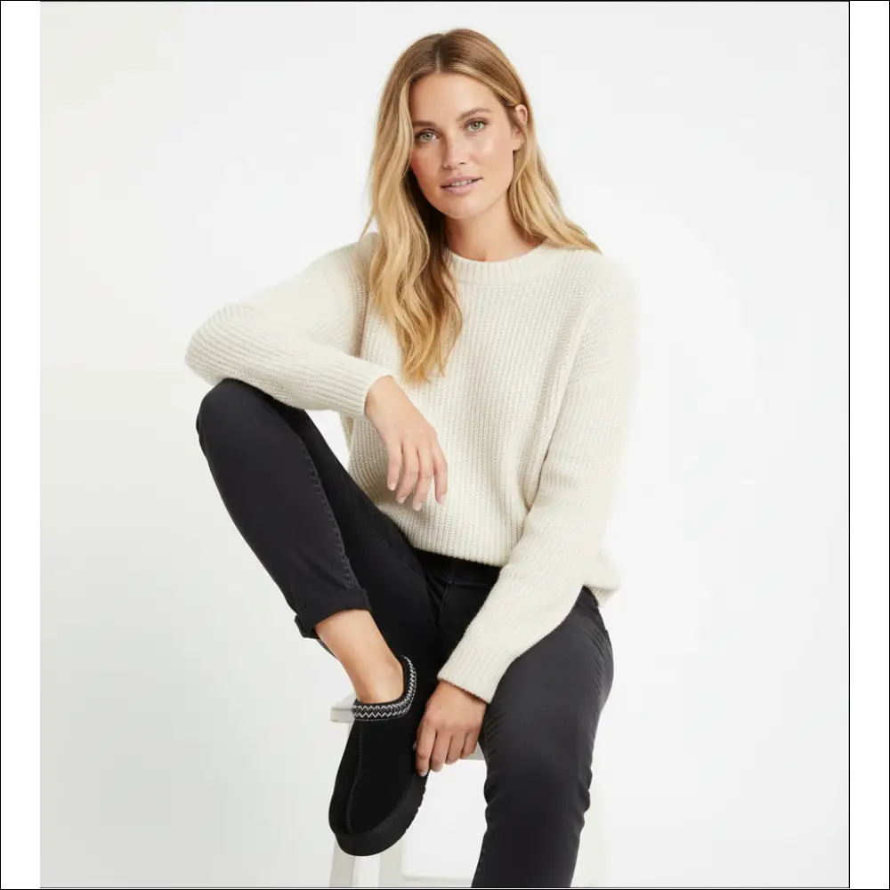 UGG Tazz Svart – 4 cm plattformsula och fårskinnsfoder - Tofflor