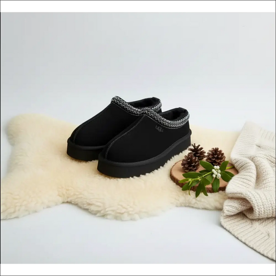 UGG Tazz Svart – 4 cm plattformsula och fårskinnsfoder - Tofflor