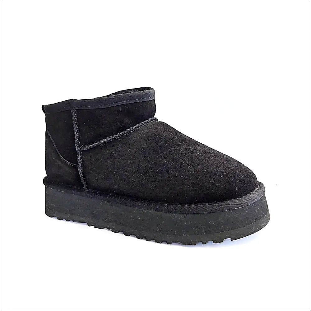 UGG W Classic Ultra Mini Plattform - Svart Mocka vinterstövlar med plattformssula och bekväm design